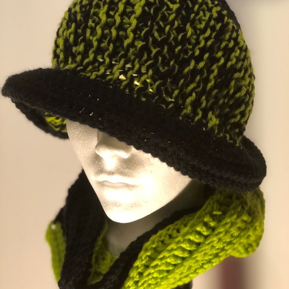 Lime green/black Turtleneck scarf & Hat Set. - Picture 4 of 8